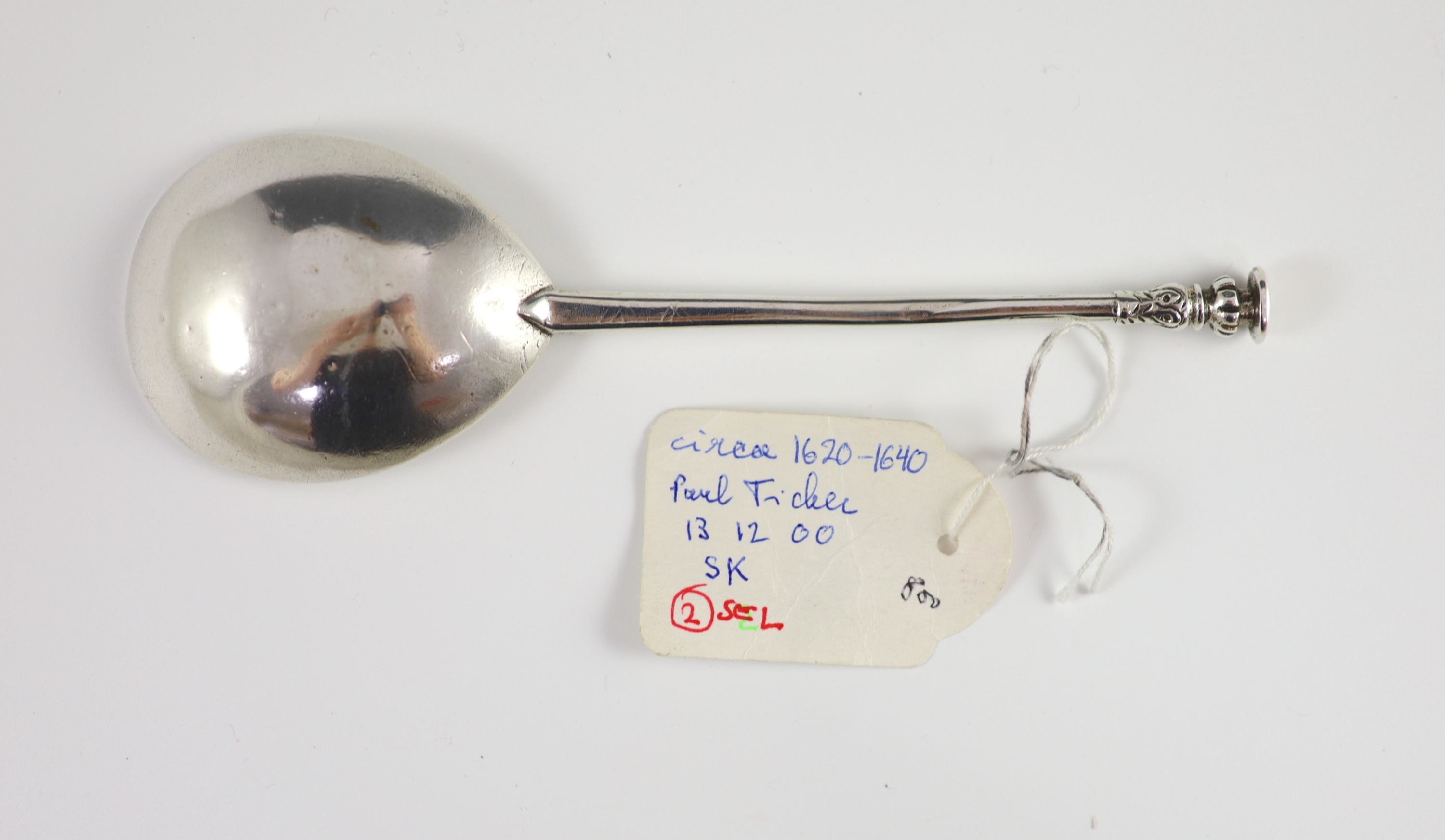 A James I / Charles I West Country seal top silver spoon, possibly John Parnell, Truro, c1620-40, 16cm long, 1.4 oz (repaired)